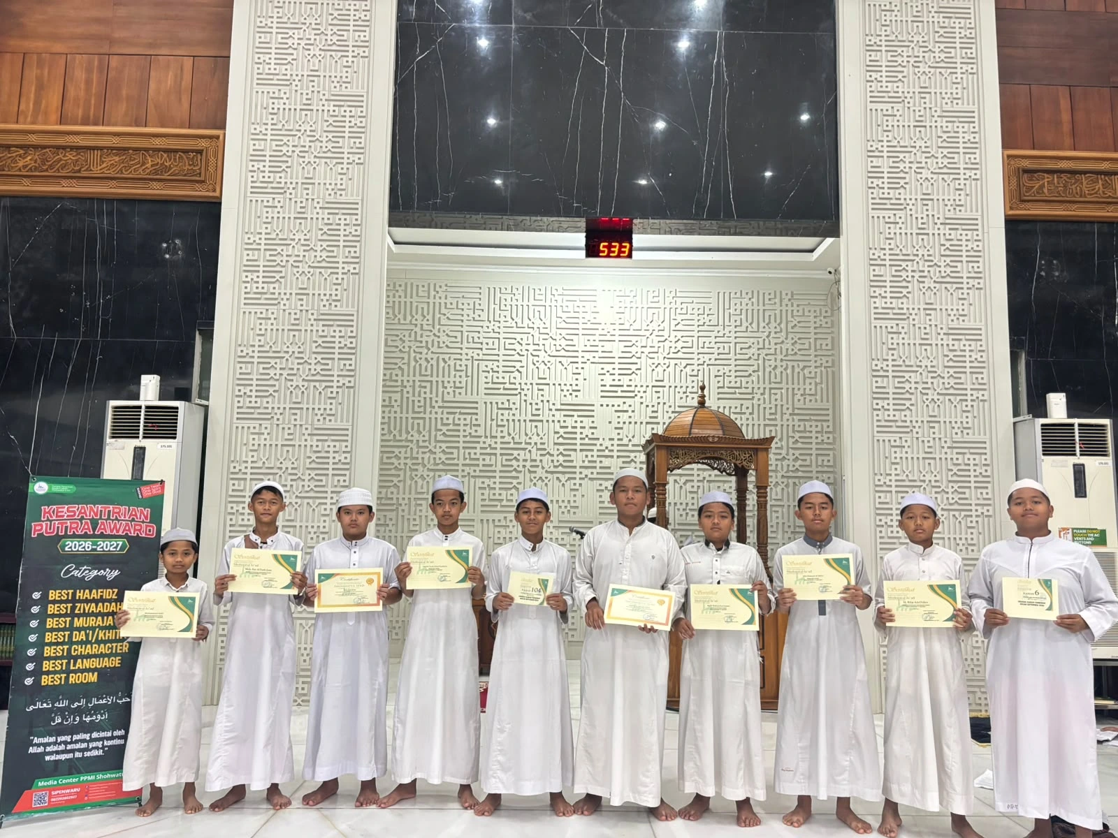 Kesantrian Putra dan Putri PPMI Shohwatul Is’ad menghadirkan Award Santri Reguler sebagai bagian dari rutinitas kehidupan pesantren.